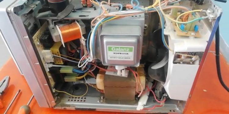How Does a Microwave Oven Works & Why it Needs to Be Repaired
