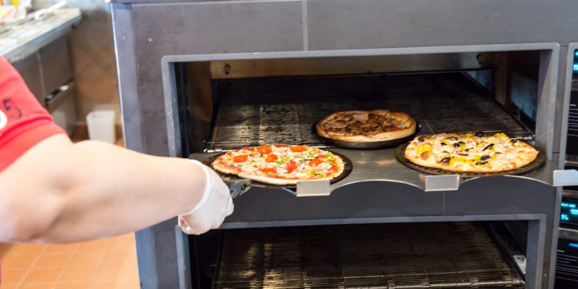 Key Factors to Consider When Purchasing Commercial Pizza Oven