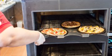 Key Factors to Consider When Purchasing Commercial Pizza Oven